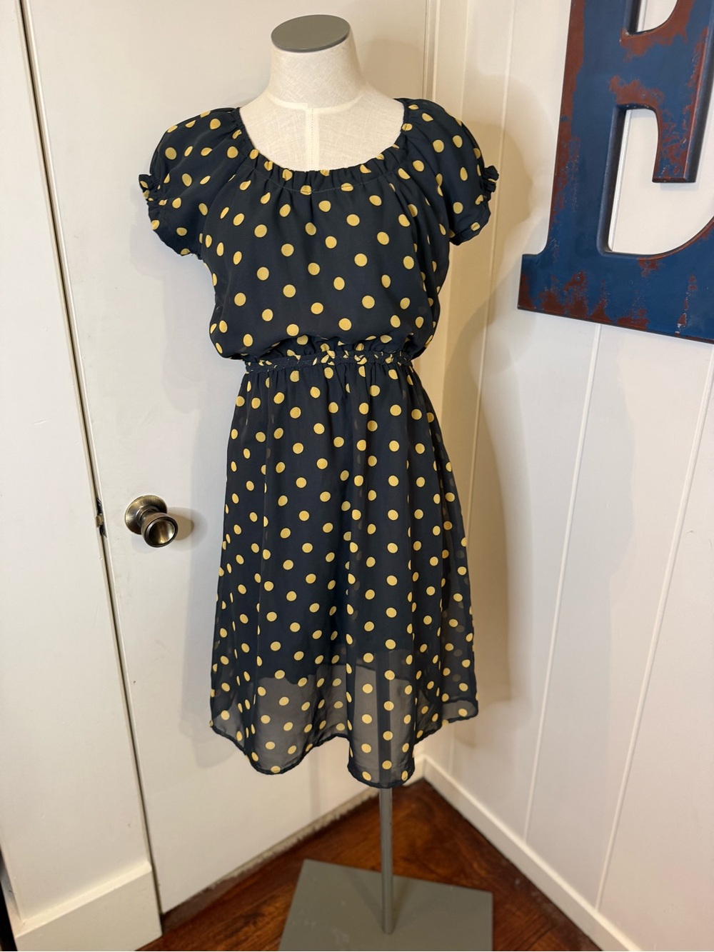 Bella Bird Polka Dot black am Midi Dress with Yellow Dots Sz S